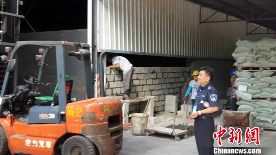 Four cadres of the Central Inspector Group stationed in Guangxi were asked to stop production and rectify leading enterprises.
